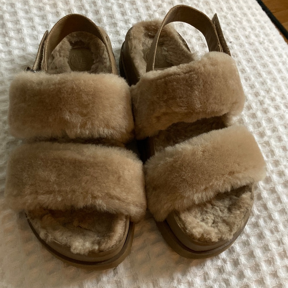 Massimo Dutti Sheepskin Shearling Sandals - size 39/40 EUR Birkenstock-like fit